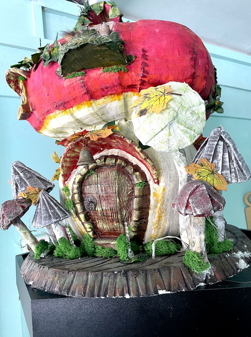 Композиция из картона от МПК «Югория» МБУ «Вариант»