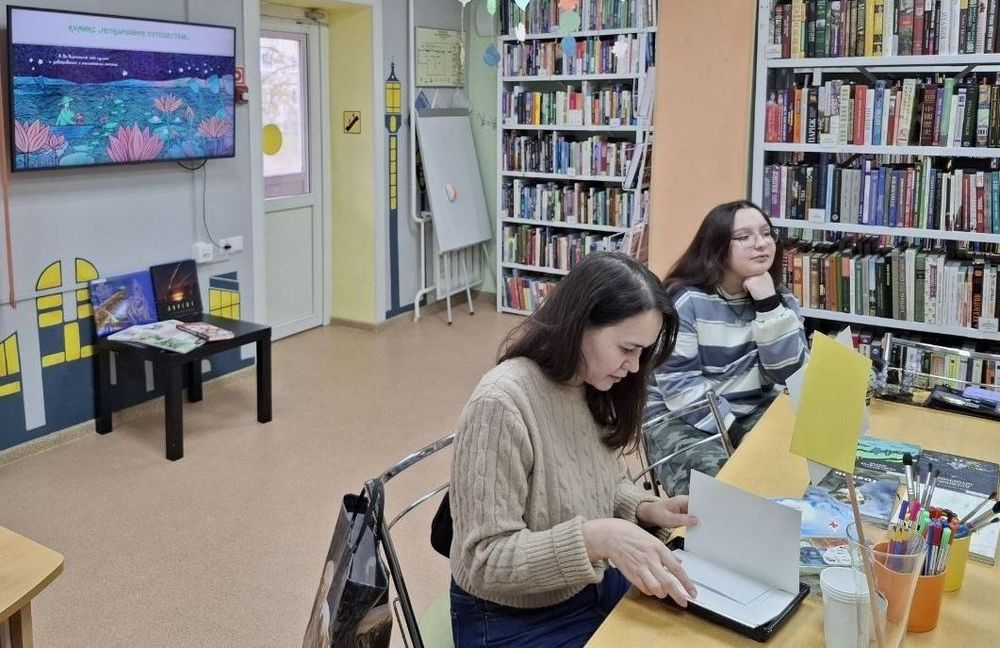 Информационный час «Собрать воспоминания» в библиотеке (универсальной) № 15