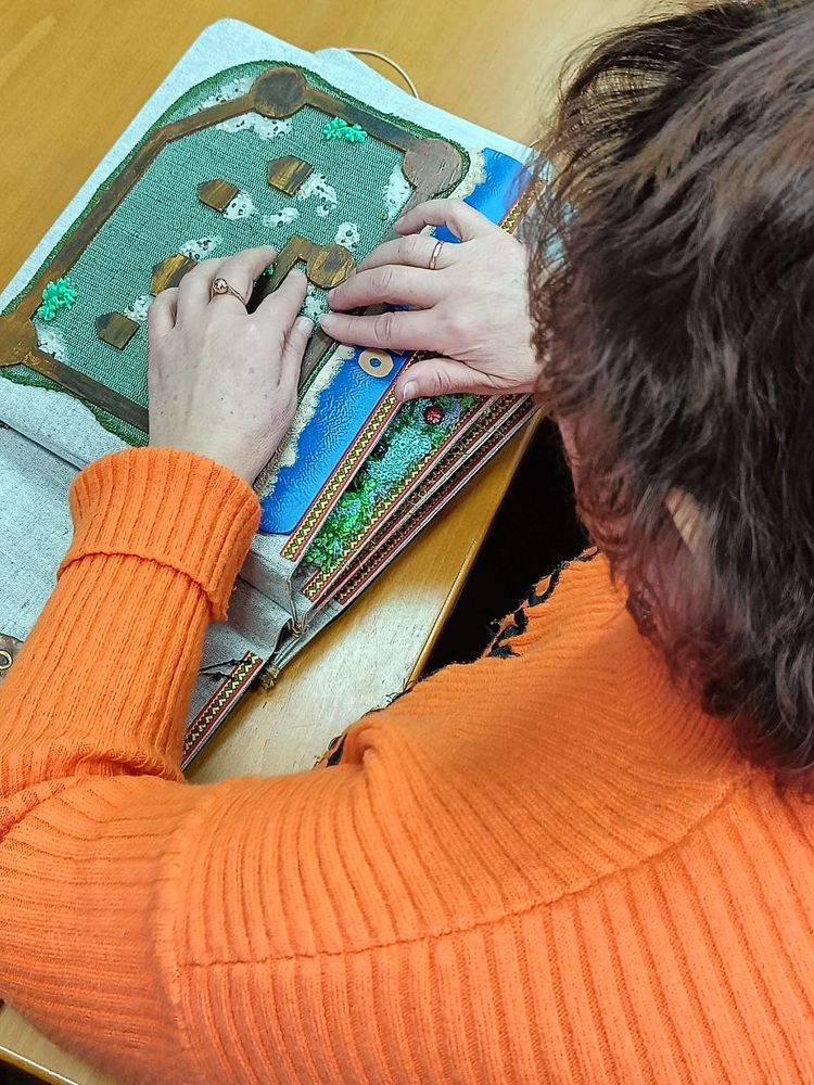 Изучение страницы тактильной книги