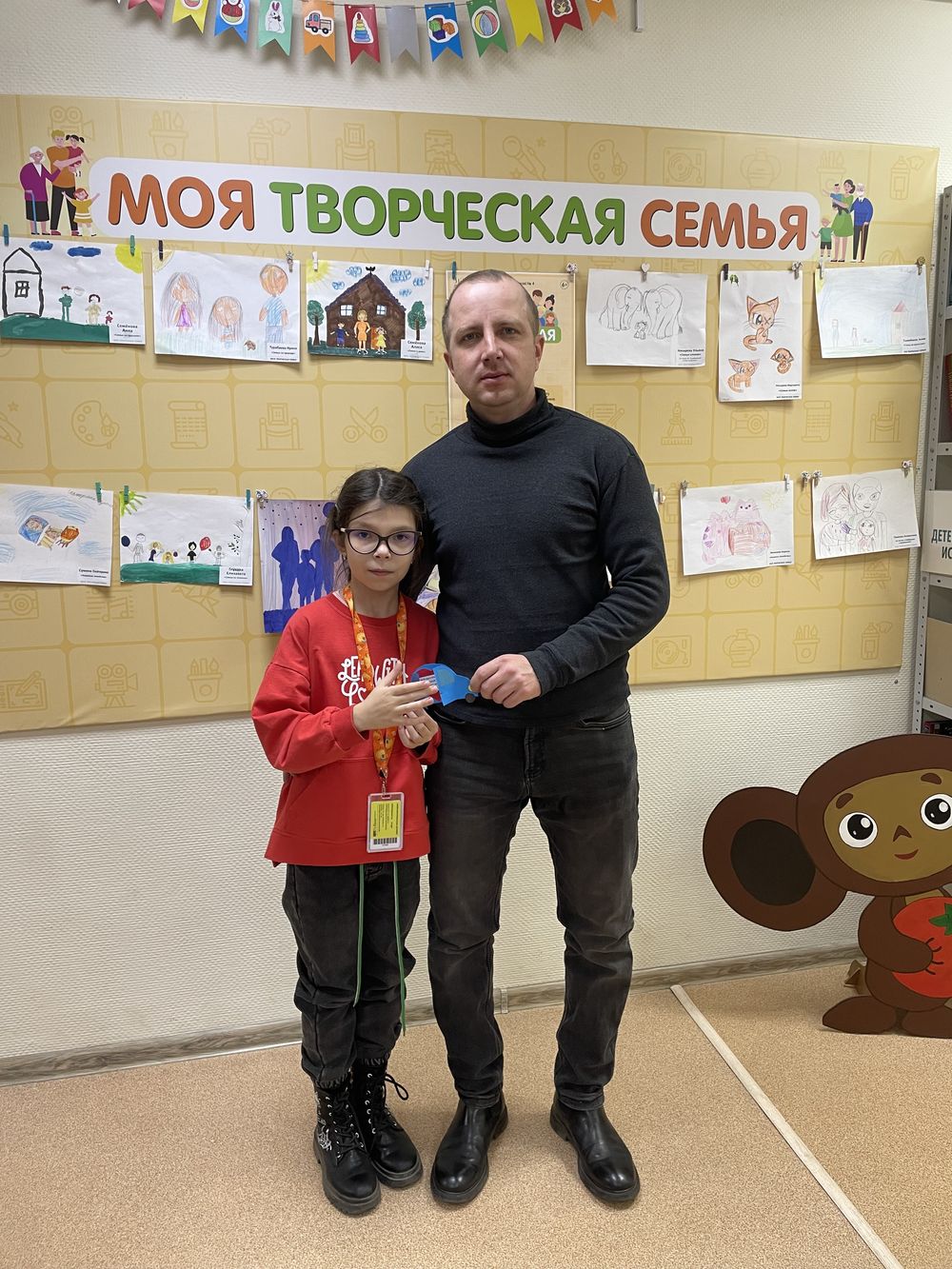 Семья Ореховых на мастер-классе в библиотеке (универсальной) № 16