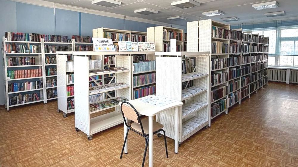 Книжный зал 15+